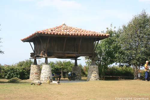 Typial barn (Hrreos) Cadavedo / Spain 