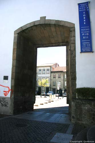 Poort van Santiagokapel Braga in BRAGA / Portugal 