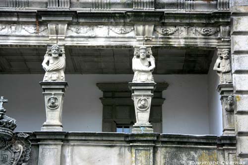 Maison Des balcons de Piti Viana do Castelo / Portugal 