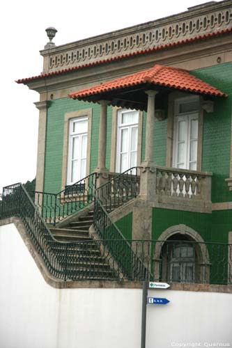 Groen Gebouw Vila Nova de Cerveira in Viana do Castelo / Portugal 