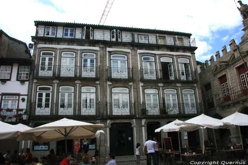 Gebouw met veel balkons Guimares / Portugal 