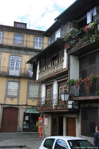 Rang de maisons anciennes Guimares / Portugal 