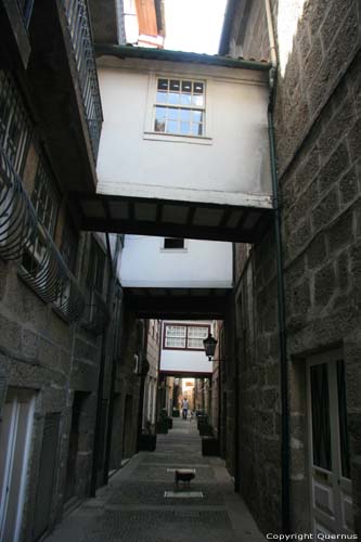 Smalle straat Guimares / Portugal 