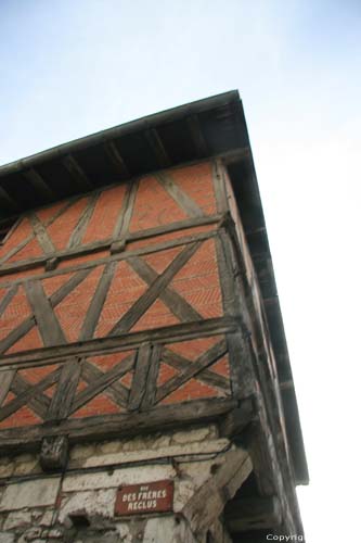 Maison de coin avec pan de bois Port Sainte Foy en Ponchapt / FRANCE 