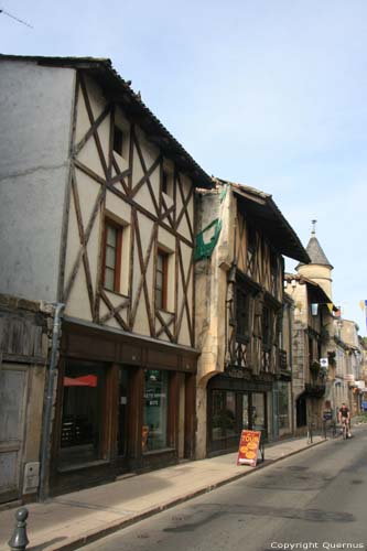 Maison Encorbeillange avec Pan de Bois Port Sainte Foy en Ponchapt / FRANCE 