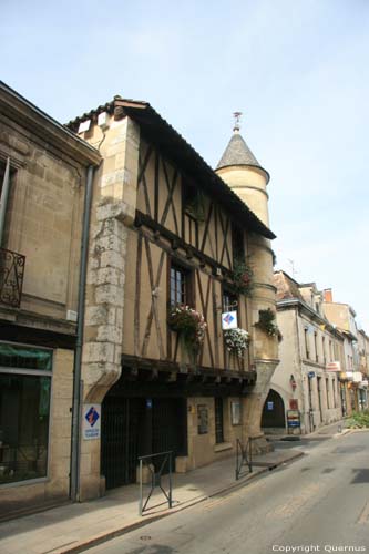 House with corner tower Port Sainte Foy en Ponchapt / FRANCE 