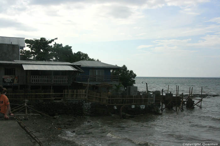 Restaurant avec Vue sur Ocan Gumaca / Philippines 