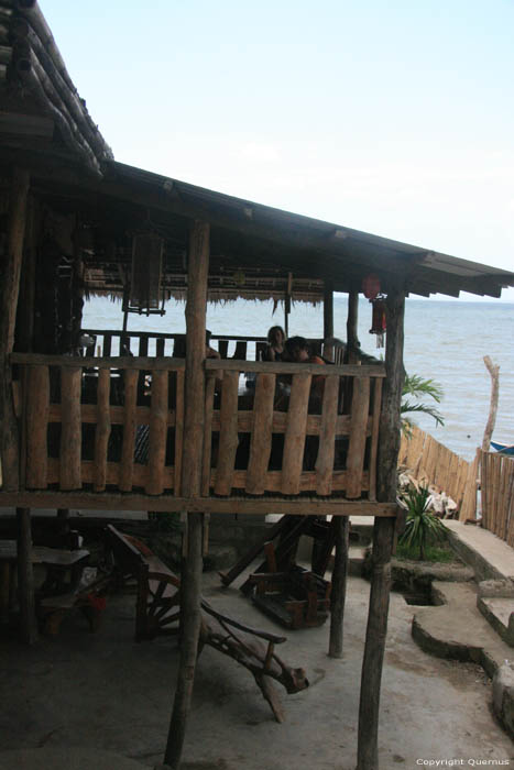 Restaurant avec Vue sur Ocan Gumaca / Philippines 