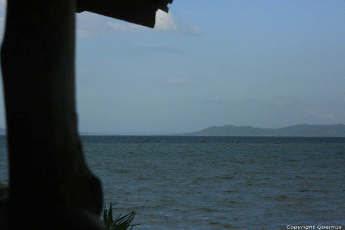 Restaurant avec Vue sur Ocan Gumaca / Philippines 