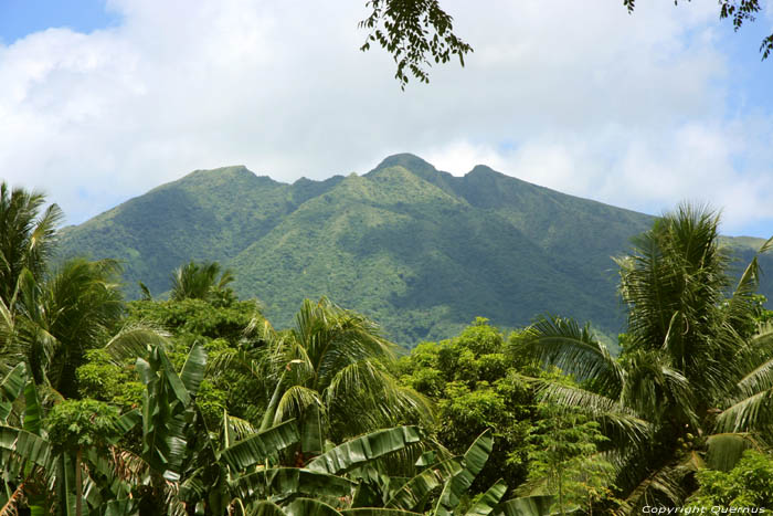 Mountagne Iriga (Aussi connu comme Mont Assog) Baao / Philippines 