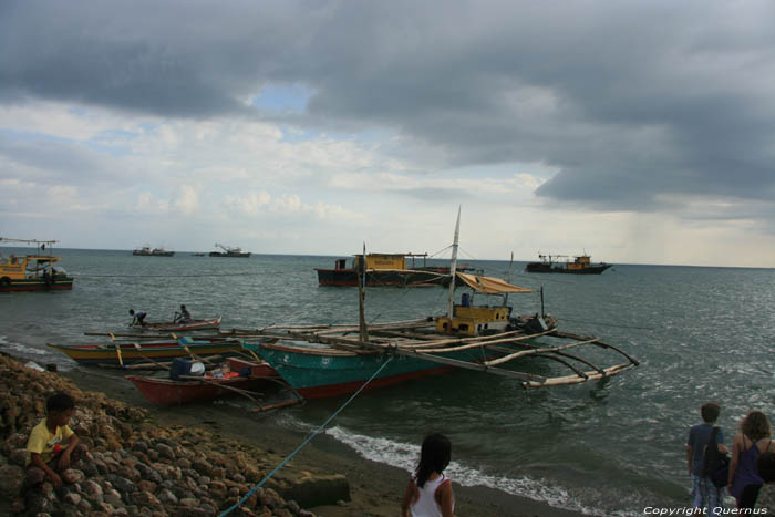 Beach and harbor Balatan / Philippines 