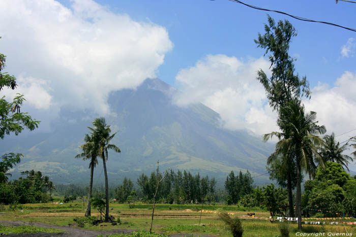 Zicht op Vulkaan Mount Mayon Daraga / Filippijnen 