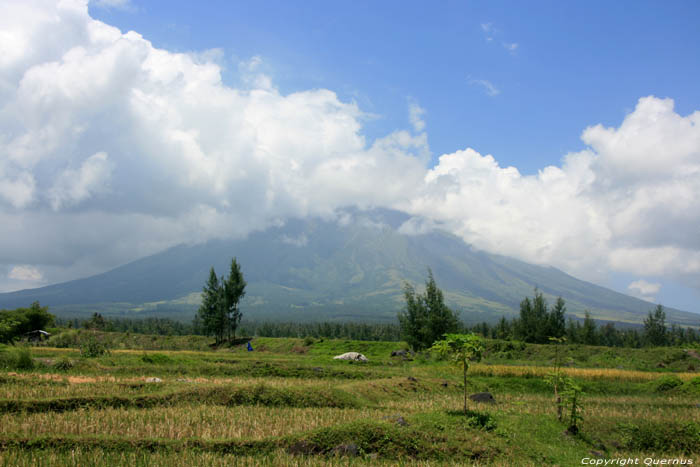 Zicht op Vulkaan Mount Mayon Daraga / Filippijnen 