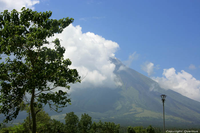 Vue sur Volcane Mountagne Mayon Daraga / Philippines 