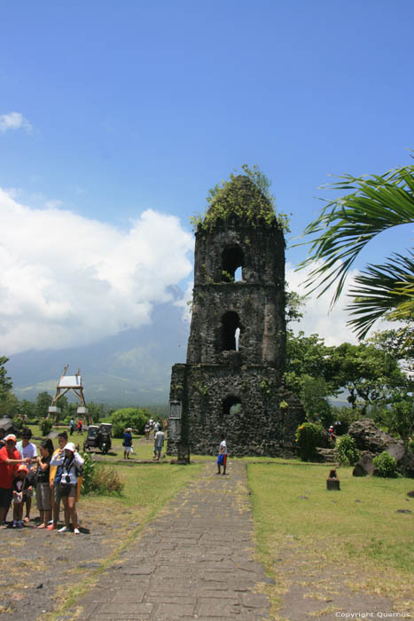 Ruïne Kerktoren van Cagsawa Daraga / Filippijnen 
