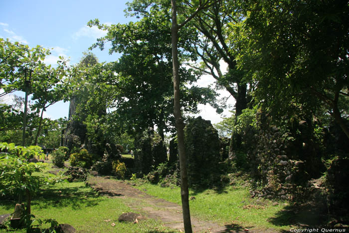 Rune Kerktoren van Cagsawa Daraga / Filippijnen 