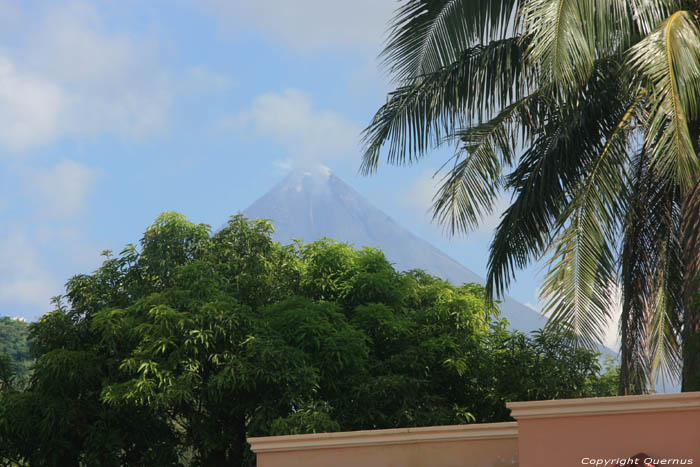 Uitzicht op Mount Mayon vanuit Hotel Alicia Legazpi City / Filippijnen 