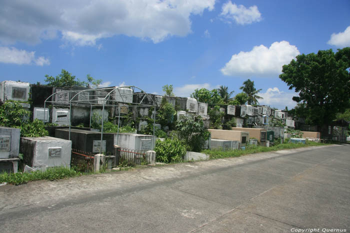Graveyard Donsol / Philippines 
