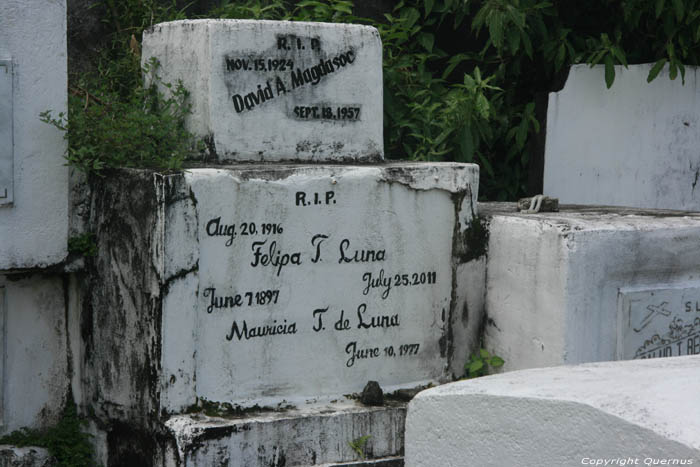 Graveyard Donsol / Philippines 