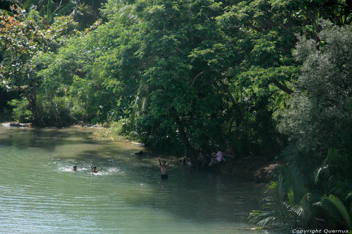 Kilbay Bridge Del Gallego / Philippines 