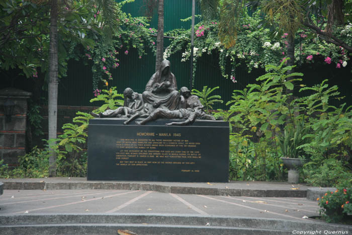 Saint Isabel Square  Manila Intramuros / Philippines 