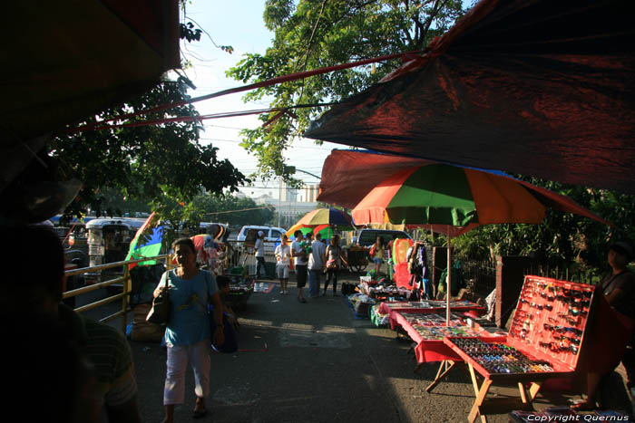 Petits magasins dans la rue Manila / Philippines 