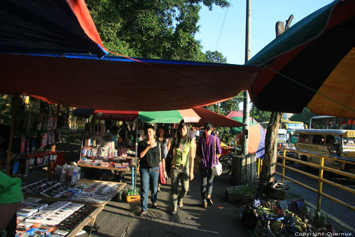 Small street shops Manila / Philippines 