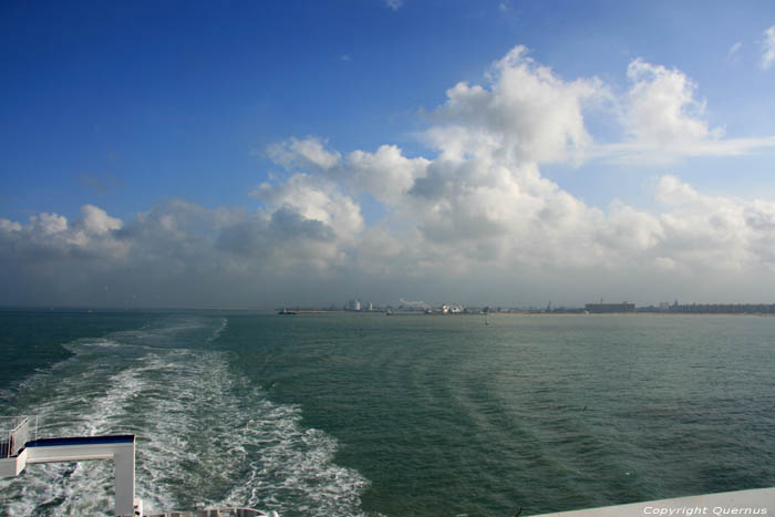 Zicht op haven Calais / FRANKRIJK 