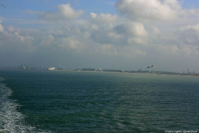 Zicht op haven Calais / FRANKRIJK 