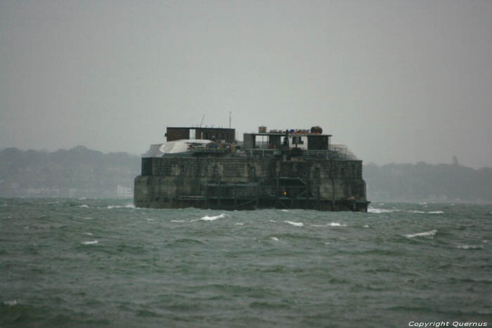 Bunkers dans la mer Portsmouth / Angleterre 