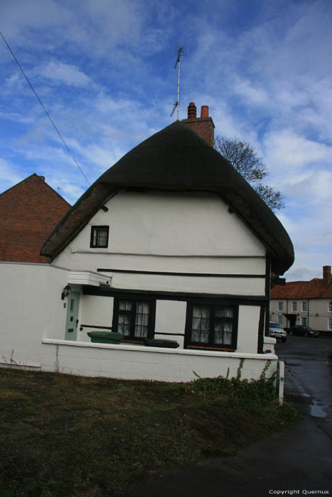 House with thatched roof Dorchester / United Kingdom 