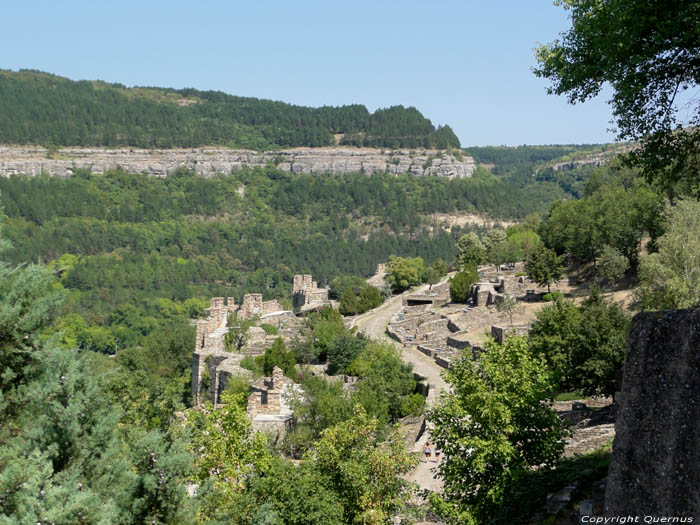 Uitzicht vanuit Tsarevets kasteel Veliko Turnovo / Bulgarije 