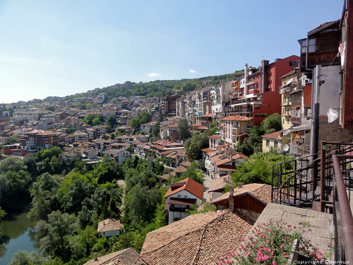 Stadszicht op oude stad Veliko Turnovo / Bulgarije 