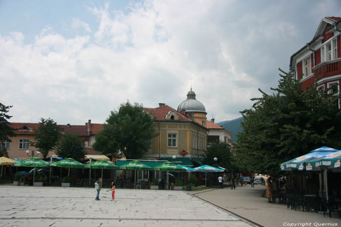 Btiment et place Yakoruda / Bulgarie 
