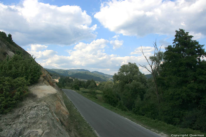 Paysage et chemin Eleshnitza / Bulgarie 