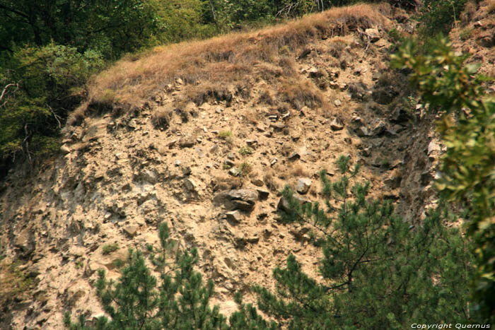 Landschap grond en rotsblokken Asenovgrad / Bulgarije 