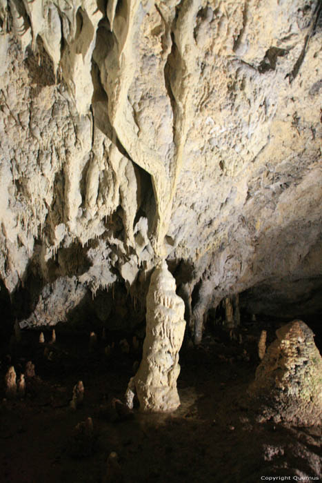 Cave Snejanka (Snezhanka) Batak / Bulgarie 