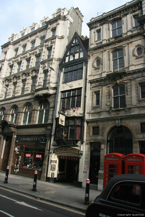 Y. Olde Cocque Taverne  LONDRES / Angleterre 