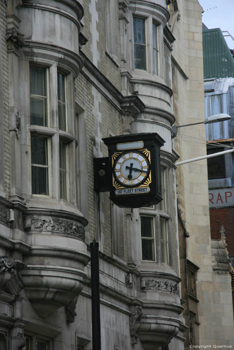 Gebouw met klok LONDEN / Engeland 
