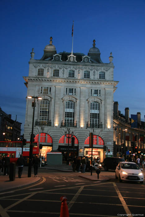 Building LONDON / United Kingdom 