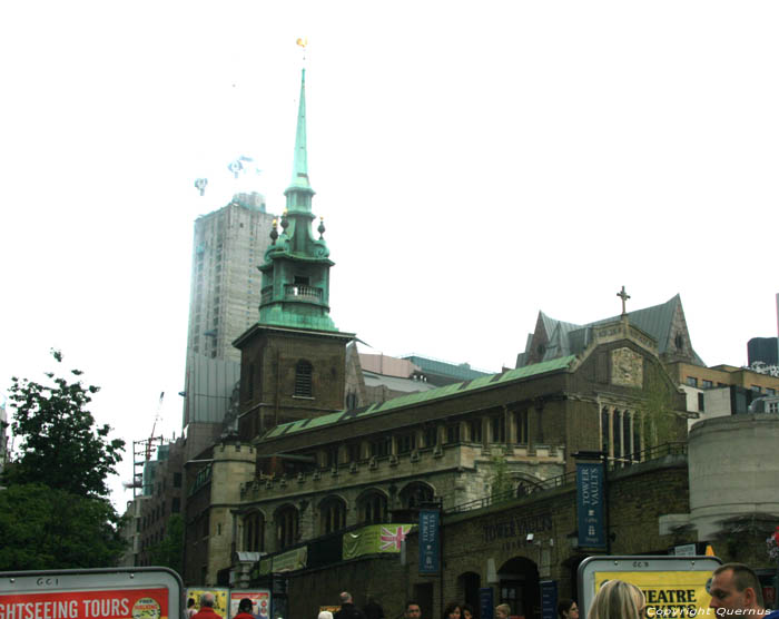 glise Tous Saints prs de la Tour LONDRES / Angleterre 