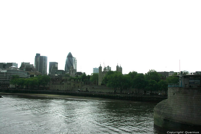 View across Thames LONDON / United Kingdom 
