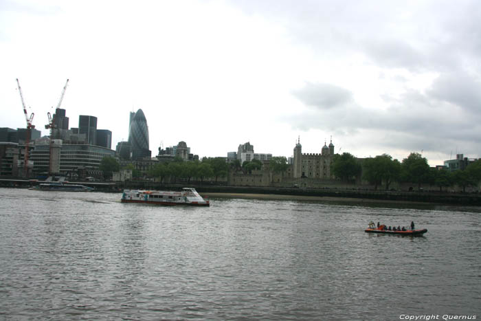 Zicht over Thames LONDEN / Engeland 