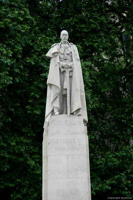 Statue George V LONDRES / Angleterre 