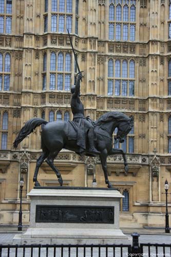 Ruiterstandbeeld Richard 1 Leeuwenhart LONDEN / Engeland 