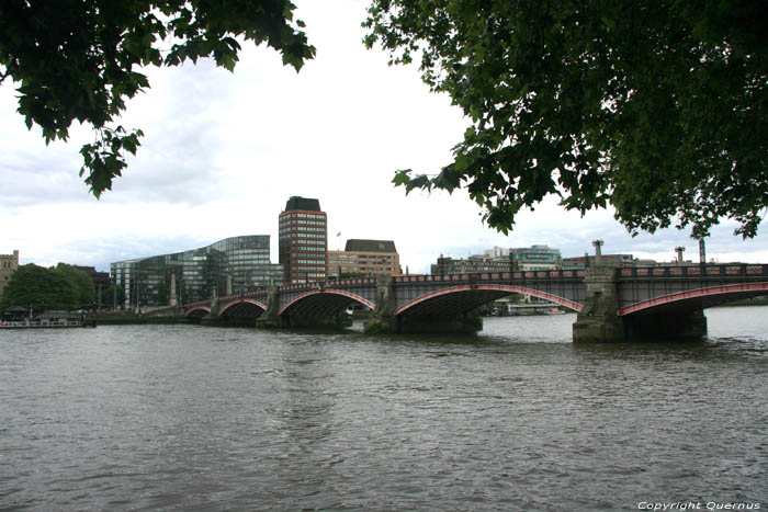 Lambeth bridge LONDON / United Kingdom 