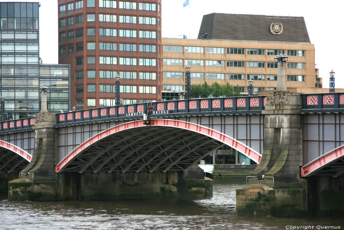 Lambeth bridge LONDON / United Kingdom 