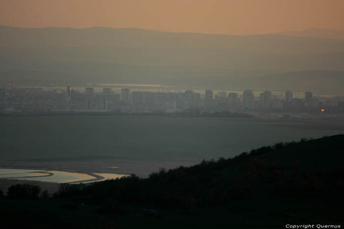 Vue sur Bourgas, bay de Burgas en Mer Noire Izvorishte / Bulgarie 