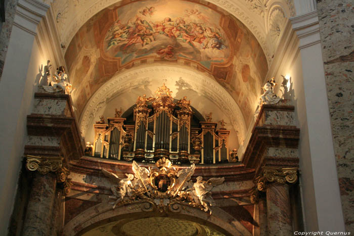 Chalres Church (Karlskirche) VIENNA / Austria 