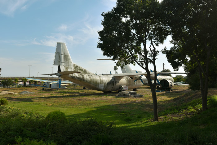 Vliegveld - Verzameling Oude Vliegtuigen Burgas / Bulgarije 